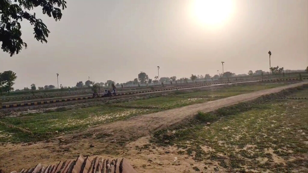 Plot in Noida