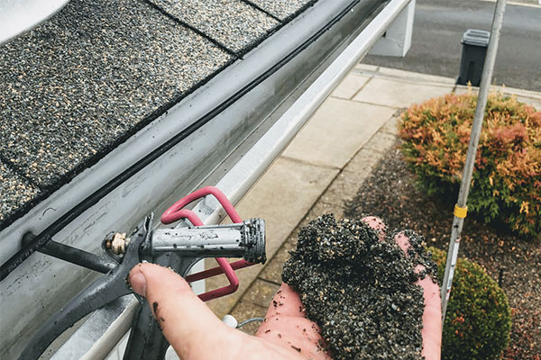 gutter cleaning in Medford OR