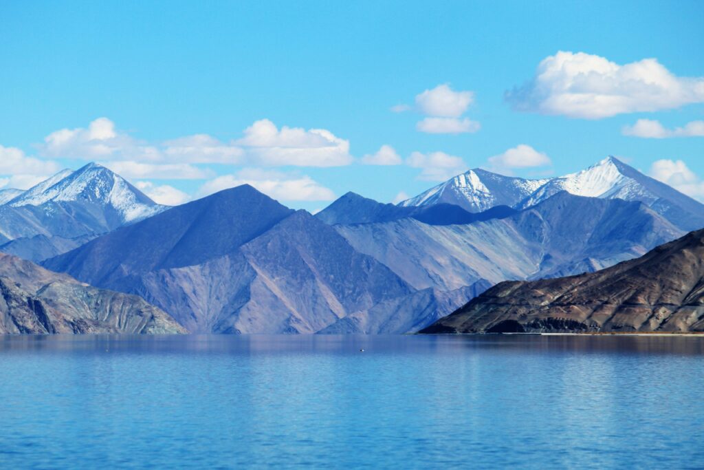 Kashmir Tour Packages: Discover the Paradise of Snow Peaks, Shikara Rides, and Soulful Valleys