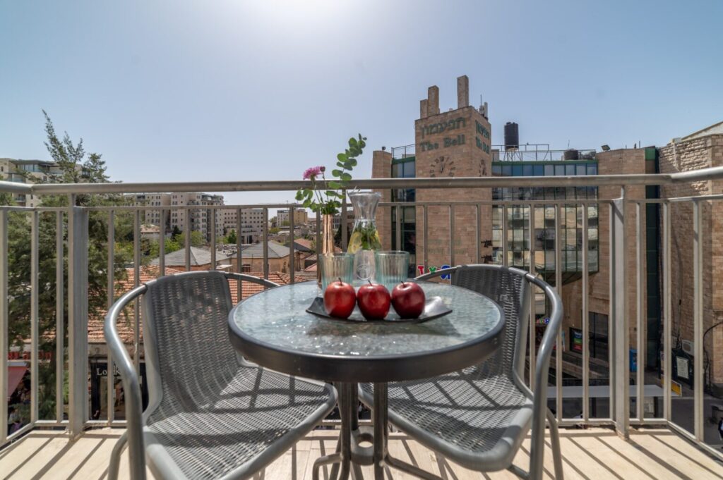 Hotels near Mount Herzl